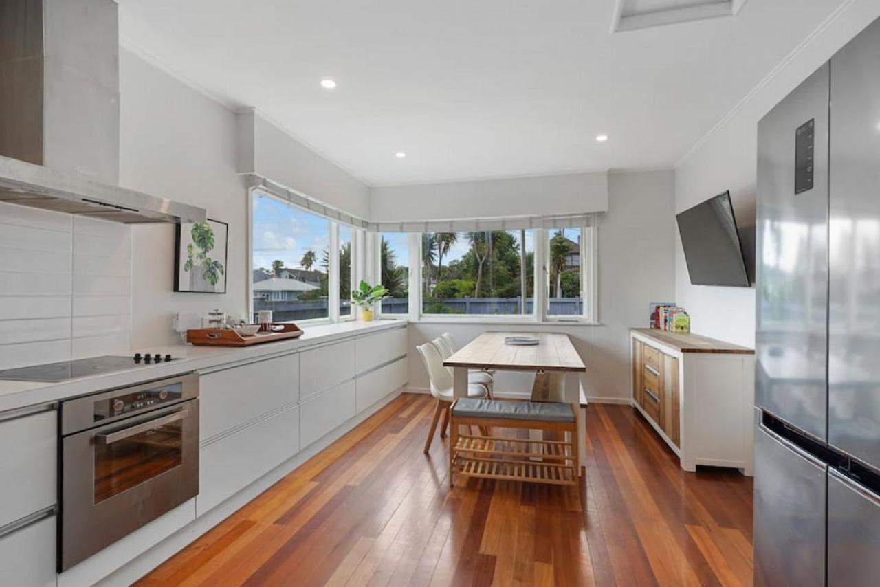 Amazing Home By Beach - Fully Aircon-Ed - Wifi Auckland Kültér fotó