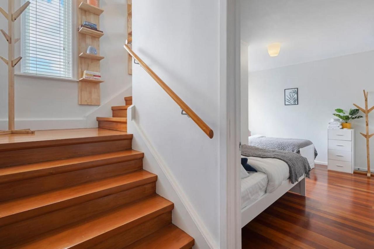 Amazing Home By Beach - Fully Aircon-Ed - Wifi Auckland Kültér fotó