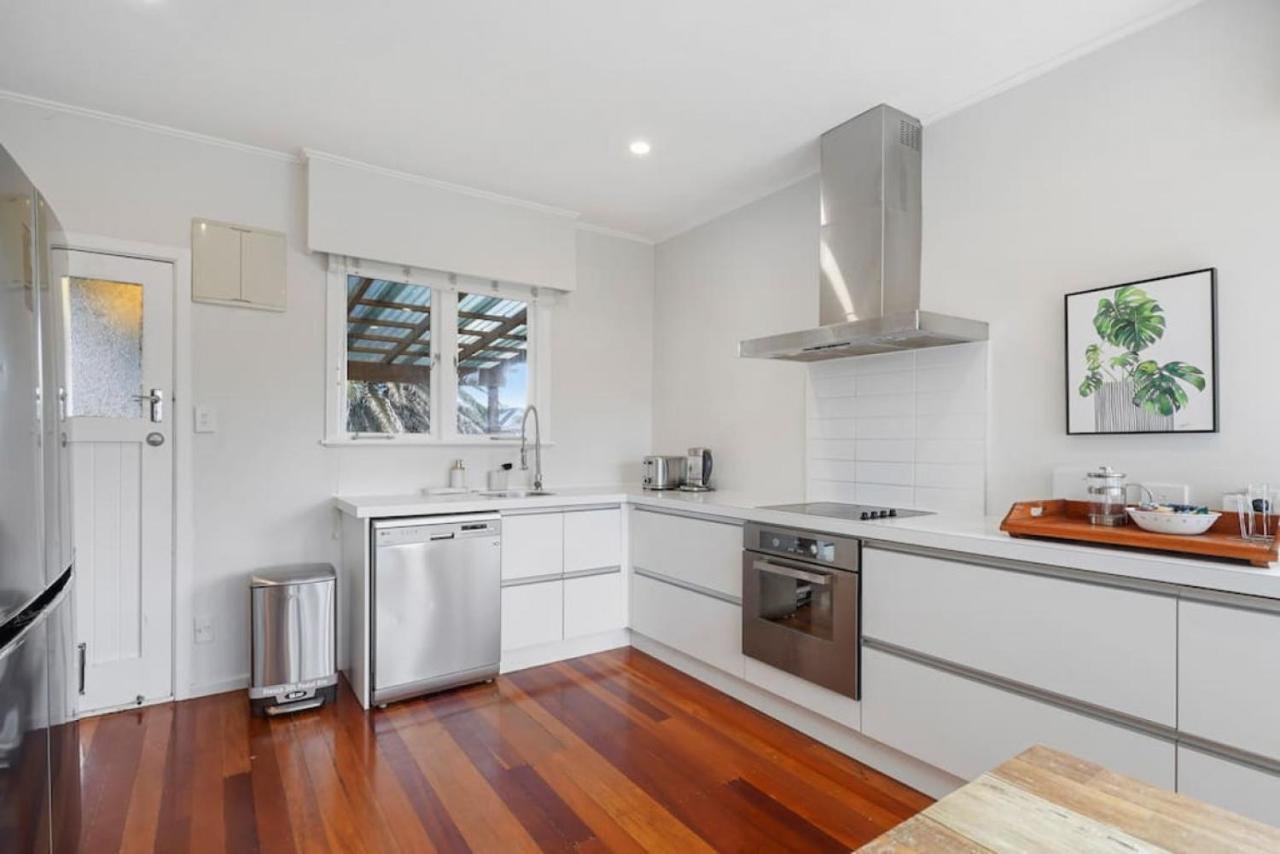 Amazing Home By Beach - Fully Aircon-Ed - Wifi Auckland Kültér fotó