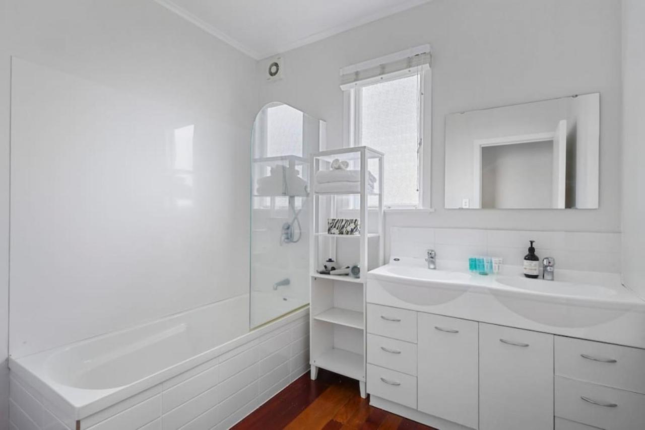 Amazing Home By Beach - Fully Aircon-Ed - Wifi Auckland Kültér fotó