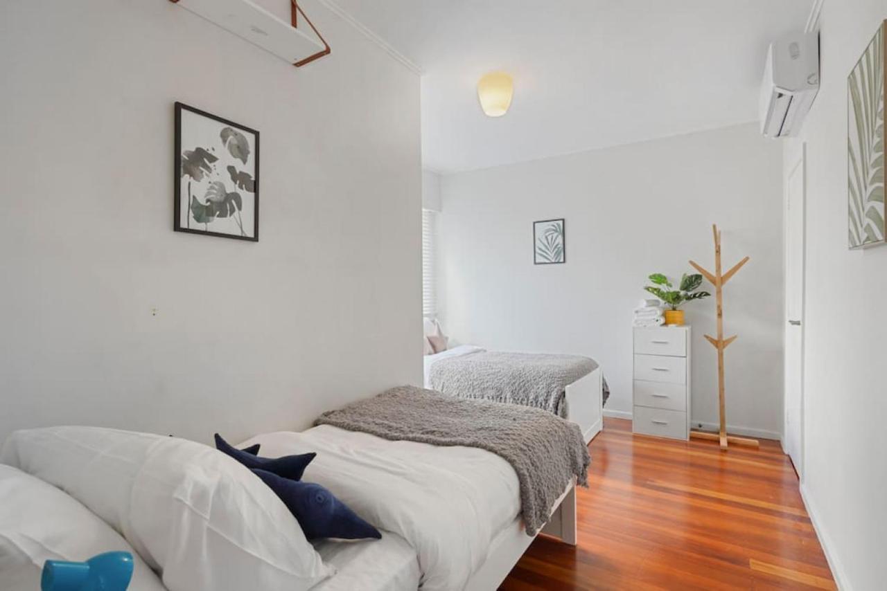 Amazing Home By Beach - Fully Aircon-Ed - Wifi Auckland Kültér fotó